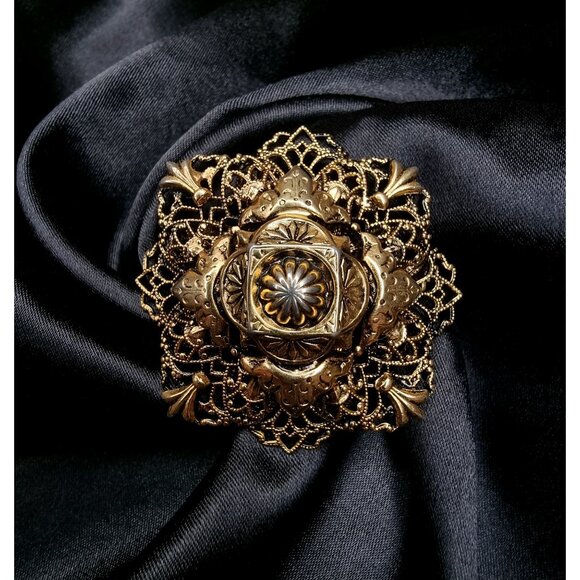 Vintage Filigree Gold-Tone Floral Brooch Pin With Intricate Detailing & Layered - Picture 2 of 4